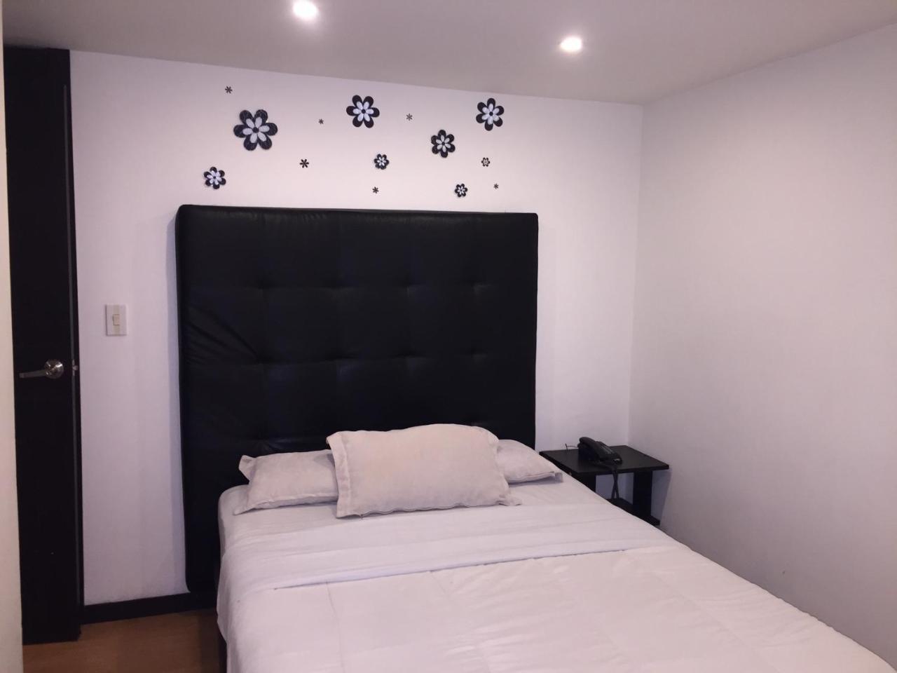 Hotel Montecarlo Boutique ボゴタ エクステリア 写真